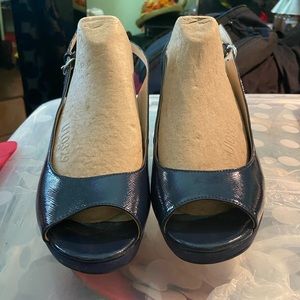 Women heels brand new, never worn.